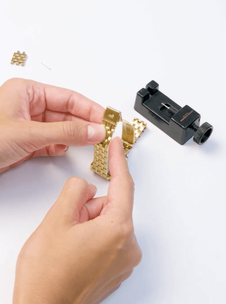 How do I adjust my Boyfriend watch? - Larsson & Jennings | Official Store