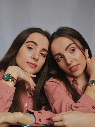 Siblings Day With Ashleigh & Joanne - Larsson & Jennings | Official Store